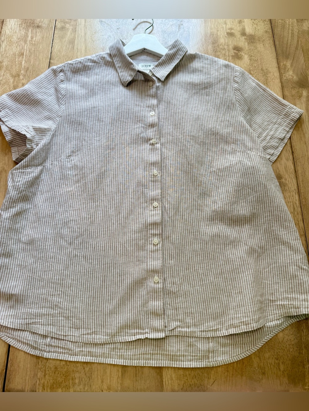 Jcrew Women’s Short Sleeve tan and white vertical stripe button Up shirt XXL